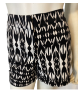 Apt. 9 Essentials Black and White Print Cuffed Flat Front Shorts Size 14 - $10.41 CAD