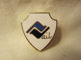 Vintage Vail Ski Resort Shield Shaped Pin: White w/ Blue / Black on Gold - £11.98 GBP