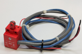 STI Guard Master 44511-0010 SAFETY INTERLOCK ROLLER LIMIT SWITCH - $27.71