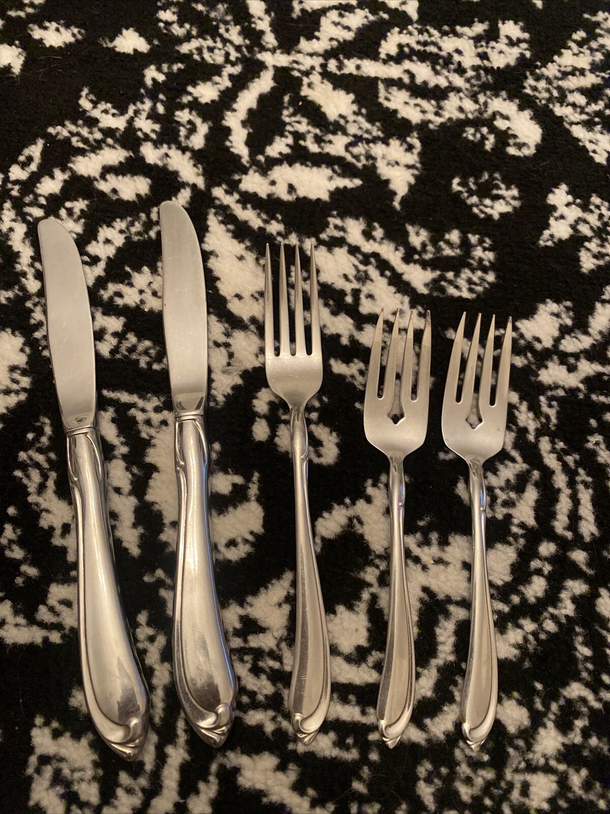 5 Piece Lot Oneidacraft Deluxe SHASTA Stainless Flatware Forks And Knives - $18.32