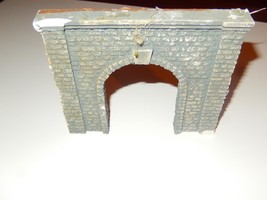 HO-- PLASTER TUNNEL PORTAL- APPROX 5/2&quot; X 6&quot; -FAIR/GOOD -  H28 - - $3.75