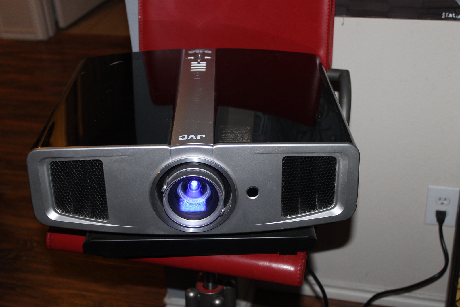 Jvc DLA-HD1-BU Projector With 286 Hours No and 50 similar items