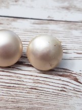 Vintage Trifari Clip On Earrings Cream Faux Pearl - Some Surface Marks - £6.24 GBP