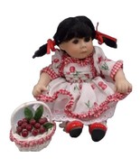 2004 Marie Osmond Tiny Tots Doll White/Red Dress With Cherries- New In Box - $1,020.16 MXN