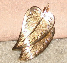 Vintage Goldtone Double Leaf Pin - £4.70 GBP
