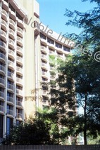 1981 Alameda Plaza Hotel Groundskeeper Kansas City 35mm Slide - £3.17 GBP