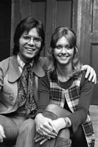 Cliff Richard &amp; Olivia Newton-John Candid Press Photo Posing Together 24... - $24.74