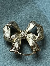 Vintage Slightly Ruffled Goldtone Ribbon Scarf Clip – 1 and 5/8th’s x 1.5 inches - £10.46 GBP