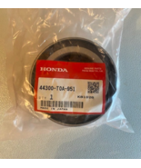 2012 HONDA CR-V FRONT WHEEL BEARING HUB, GENUINE OEM NEW PART. P/N 44300... - €195,34 EUR