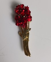 DM 97, VINTAGE, GOLD TONE PIN OF A DOZEN, RED, ROSES 2&quot; - $241.81 MXN