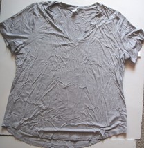 Old Navy Women&#39;s Gray Short Sleeve V-Neck T-Shirt, Size XL - $11.88