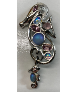Vintage MONET Silvertone Seahorse W/Dangling Baby Brooch Pin - $376.14 MXN