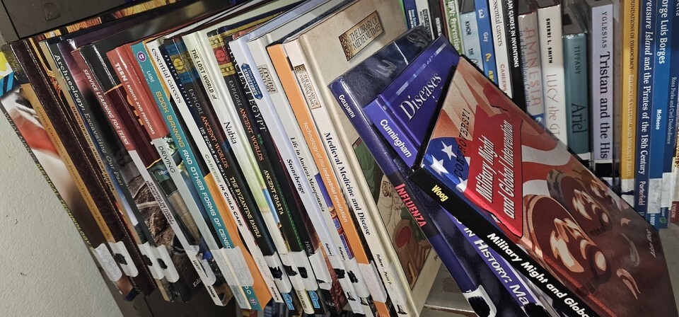 Grab Bag Book Lot of 10lbs of randomly selected nonfiction books Educational Item image 6