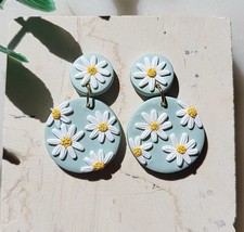 Daisy Flower Earrings • White Flower Clay Earrings • Spring Summer Earrings • St - £20.19 GBP