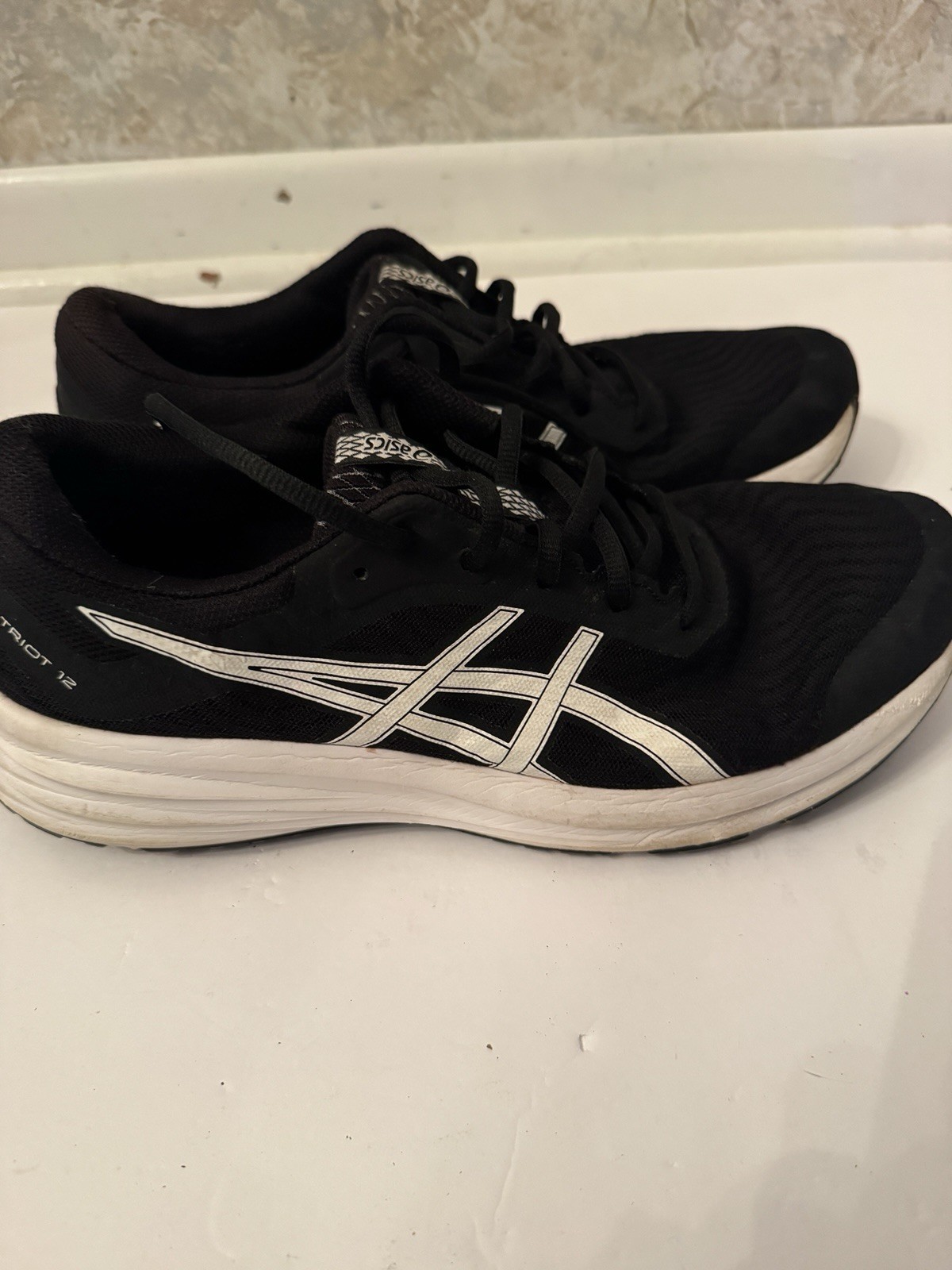 oasics men Black Shoe size 10 - $24.75