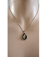 Vtg 60s Gold Tone Black Stone Praying Hands Teardrop Pendant Necklace Charm - $133.83 MXN