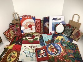 Lot of 30 Christmas Holiday Gift Bags Various Sizes And Designs - $9.90