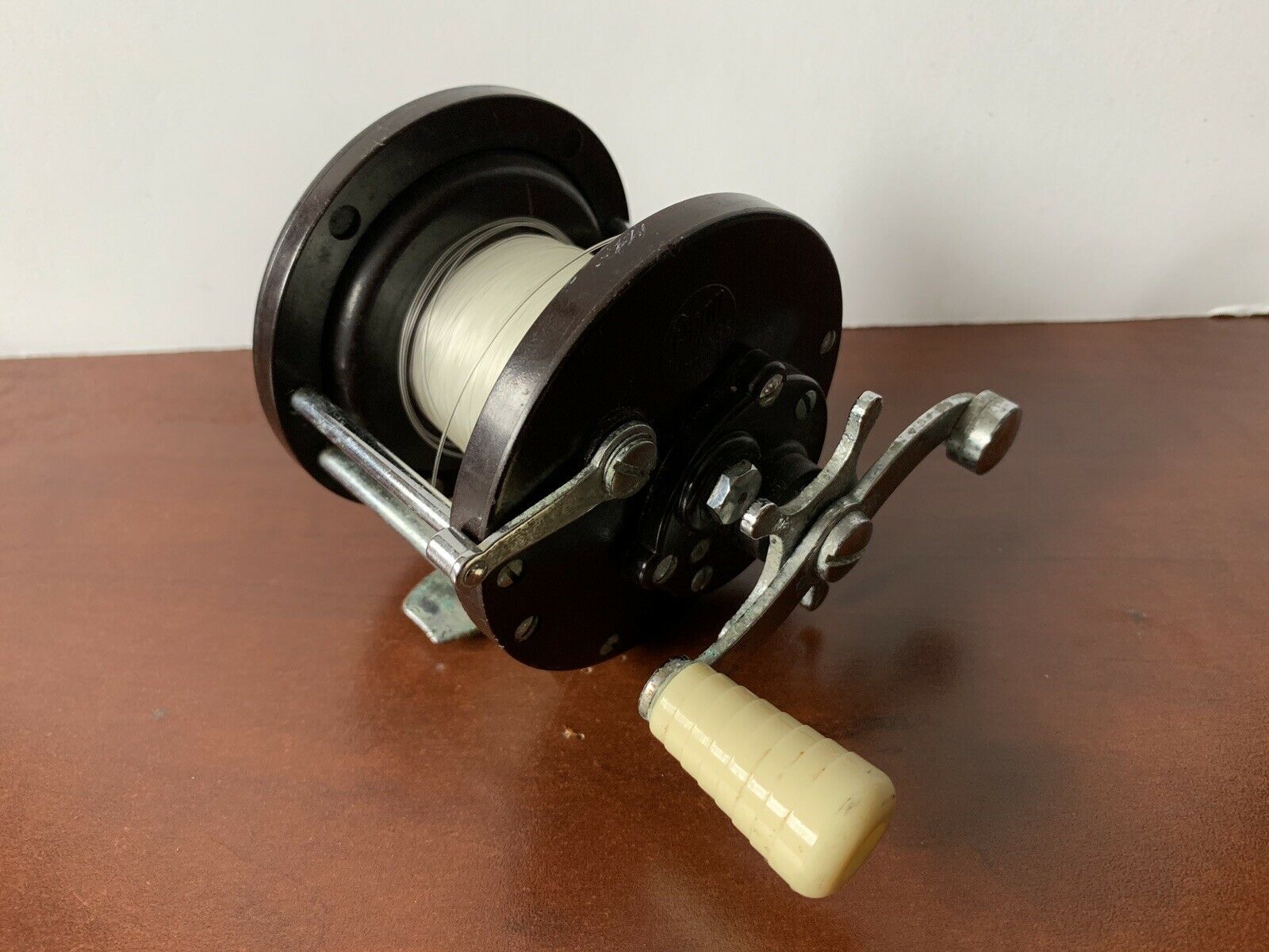 Vintage PENN Fishing Reel No 85 Saltwater Baitcasting Made in USA Brown &  White