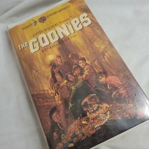 The Goonies VHS 1994 Steven Spielberg Clamshell Case WB Family Entertain... - £7.42 GBP