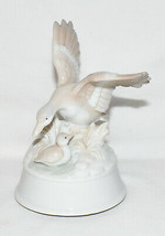 Vintage Geese Musical Carousel Ceramic Birds Geese Figurine Wind Up Musical Bird - £31.93 GBP