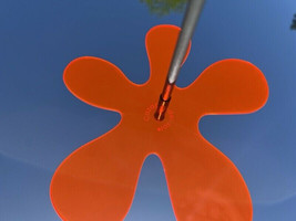 Cazador-del-sol &quot;Lotta&quot; Flower Medium Orange Suncatcher Disc 3’11″ Tall - £31.36 GBP