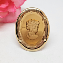 VTG Warner Reverse Intaglio Amber Color Faceted Glass Cameo Gold Tone Br... - £31.93 GBP