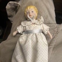 Vintage Avon Victorian Collector Doll Porcelain Bisque Girl 1983 lovely ... - £10.19 GBP