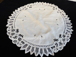 VTG Table Centerpiece Mat Dresser White Cotton Battenburg lace placemat 17&quot; - £18.99 GBP