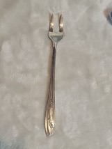Vintage 1957 Rogers &amp; Bros Lady Fair Pickle Fork 5.5&quot; International Silver - £5.93 GBP
