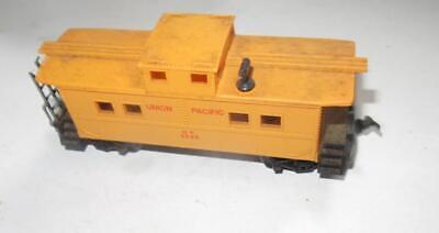 HO TRAINS VINTAGE UNION PACIFIC CABOOSE LOOSE END RAILING- H14 - $2.89