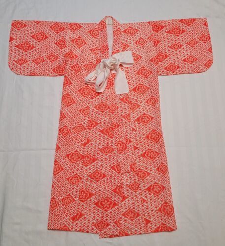 Vintage Japanese Child&#39;s Kimono - Orange &amp; White Geometric Floral Pattern  - $24.74