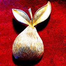 Vintage Signed Emmons gold pear brooch - £22.15 GBP