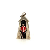 Vtg Signed Silver Enamel Majesty&#39;s Royal Guard Yoemen Beefeaters Charm Pendant - £31.64 GBP