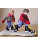 Hockey Players Miniature Figurines - Skate Pond Scene - $132.13 MXN