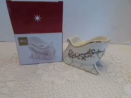 Mikasa Fine Porcelain Holiday Sleigh KT410-950 Single Candleholder New In Box - £7.08 GBP