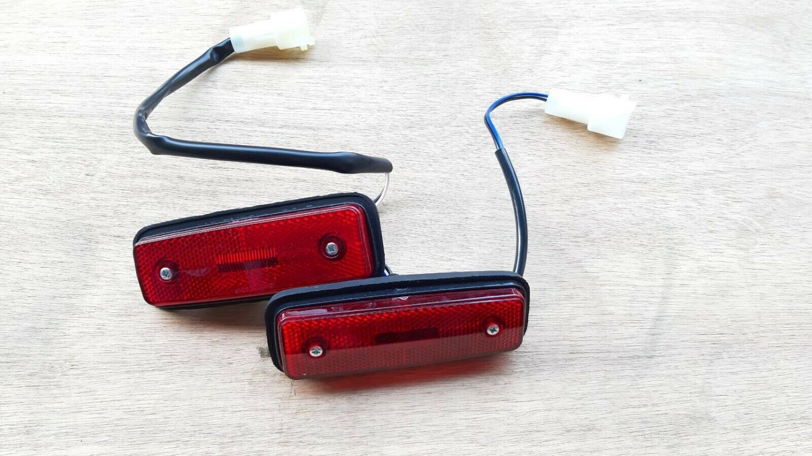 Primary image for Rear Signal Side Marker Light Lamp Fit For Toyota Hilux Pickup 1979-83 RoundPlug