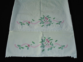 Embroidered Standard Pillowcases Covers Floral 28&quot;x20&quot; Vintage Bedding One Pair - £11.09 GBP