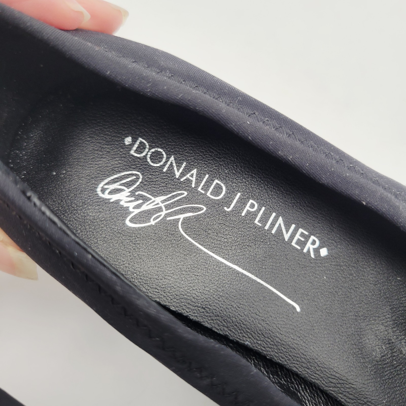 DONALD PLINER Seana Black Pumps Kitten Heels Fabric Slip on Shoes Size 6.5 Vtg Item image 10