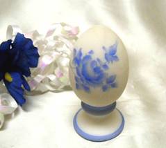 3761 Vintage Fenton Blue Roses On White Satin Pedestal Egg - £35.97 GBP