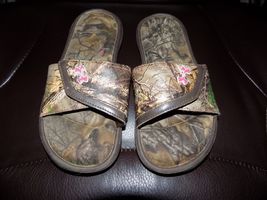 UNDER ARMOUR IGNITE PADDED SOFT SANDALS SLIP-ON CAMO PINK GIRLS SIZE 3Y EUC - $18.90