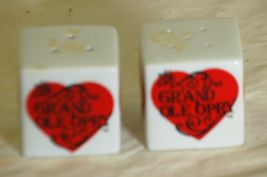 Grand Ole Opry Salt Pepper Shakers Red Hearts Souvenir - $12.86