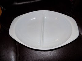 Pyrex Divided Serving Oval White Milk Glass 1063 1.5 Qt Bake Ware Dish Retro USA - £17.48 GBP