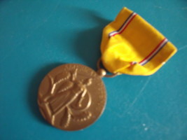  WW II American Defense Medal - £11.74 GBP