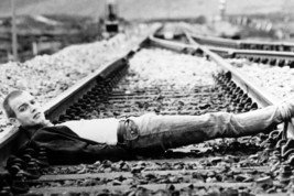 Ewan Mcgregor Trainspotting iconic lying on railway tracks 18x24 Poster - £18.84 GBP