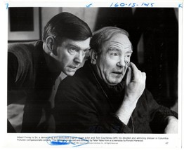 *THE DRESSER (83) Devoted Dresser Tom Courtenay Assists Actor Albert Finney - £20.76 GBP