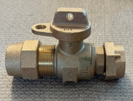 NEW Ford Meter Box B43-342W-G-NL 1&quot; x 3/4&quot; Grip Joint Straight Ball Mete... - $95.71 CAD