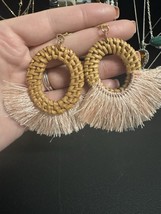 Cream And Tan Rattan Tassel Boho Style Earrings - $128.99 MXN