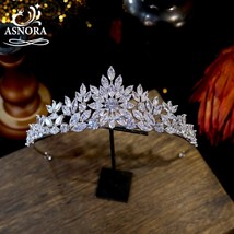 Luxury Tiaras And Crown For Women Retro Headdress Wedding Party Bridal Hair Acce - £63.04 GBP