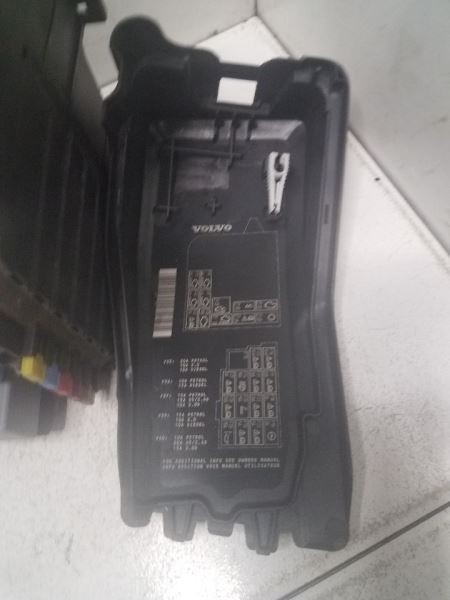 Fuse Box Engine V70 Thru VIN 118028 Fits 09-10 VOLVO 70 SERIES 330617 Item image 8