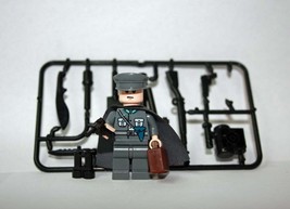 Minifigure German WW2 Officer with Weapons Custom Toy - £3.92 GBP